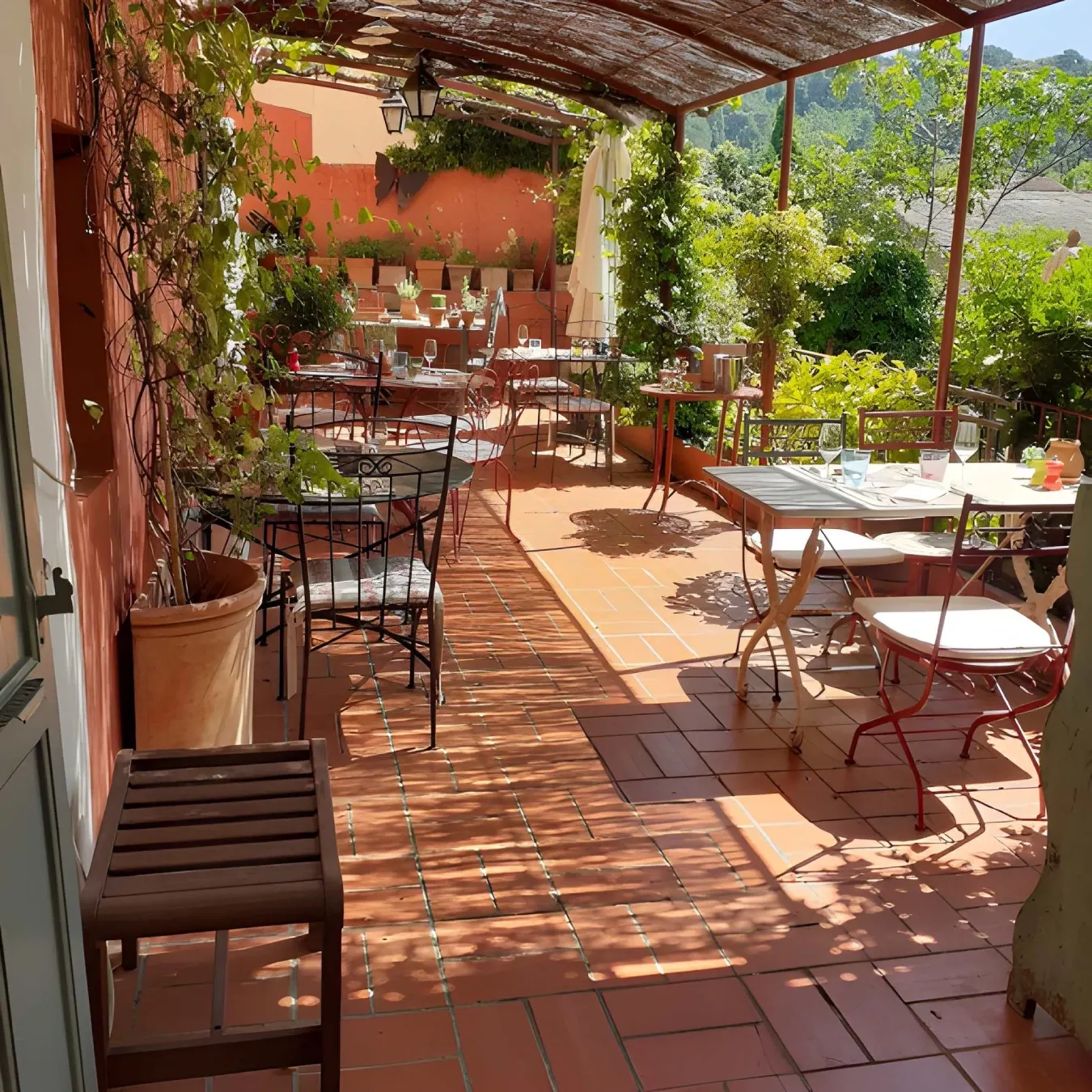 Chambre d'hôtes ombragée à Flassans-sur-Issole